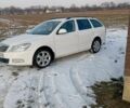 Белый Шкода Октавия, объемом двигателя 2 л и пробегом 240 тыс. км за 7600 $, фото 4 на Automoto.ua