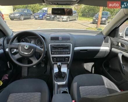 Білий Шкода Октавія, об'ємом двигуна 1.6 л та пробігом 375 тис. км за 7100 $, фото 4 на Automoto.ua