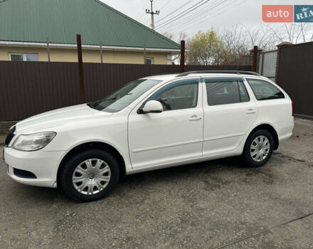 Білий Шкода Октавія, об'ємом двигуна 1.6 л та пробігом 183 тис. км за 7400 $, фото 4 на Automoto.ua