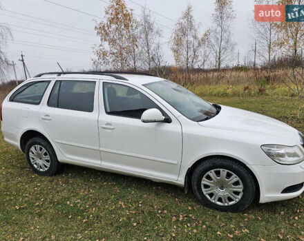 Белый Шкода Октавия, объемом двигателя 1.6 л и пробегом 380 тыс. км за 7500 $, фото 1 на Automoto.ua