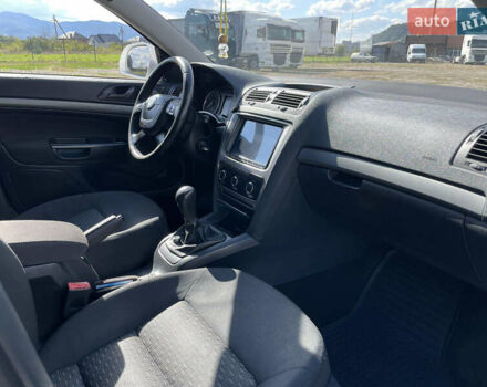 Шкода Октавия 2011 в Хусте на Automoto.ua Белый Шкода Октавия, объемом двигателя 1.6 л и пробегом 327 тыс. км за 7550 $, фото 6 на Automoto.ua