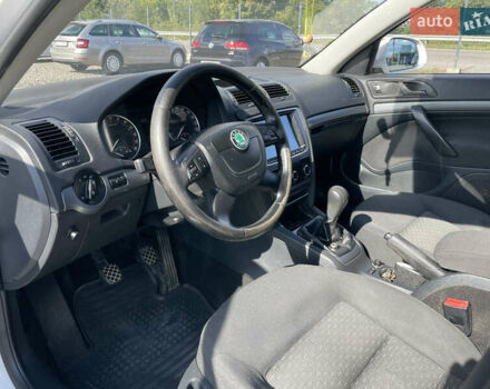 Шкода Октавия 2011 в Хусте на Automoto.ua Белый Шкода Октавия, объемом двигателя 1.6 л и пробегом 327 тыс. км за 7550 $, фото 7 на Automoto.ua