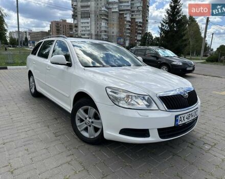 Белый Шкода Октавия, объемом двигателя 1.6 л и пробегом 220 тыс. км за 7900 $, фото 4 на Automoto.ua