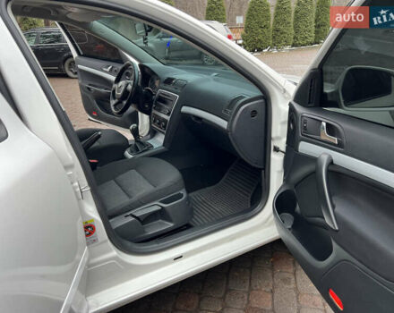 Белый Шкода Октавия, объемом двигателя 1.6 л и пробегом 299 тыс. км за 6999 $, фото 39 на Automoto.ua