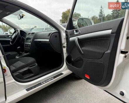 Белый Шкода Октавия, объемом двигателя 1.8 л и пробегом 208 тыс. км за 8700 $, фото 32 на Automoto.ua