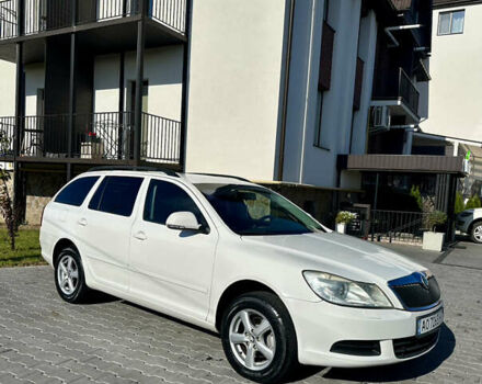 Белый Шкода Октавия, объемом двигателя 1.6 л и пробегом 220 тыс. км за 7500 $, фото 2 на Automoto.ua