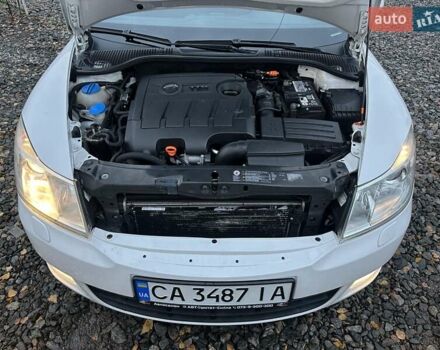 Білий Шкода Октавія, об'ємом двигуна 1.6 л та пробігом 244 тис. км за 7800 $, фото 6 на Automoto.ua