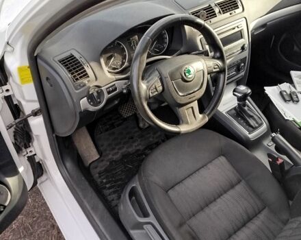 Білий Шкода Октавія, об'ємом двигуна 1.8 л та пробігом 250 тис. км за 8000 $, фото 12 на Automoto.ua