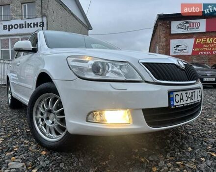 Білий Шкода Октавія, об'ємом двигуна 1.6 л та пробігом 244 тис. км за 7800 $, фото 5 на Automoto.ua