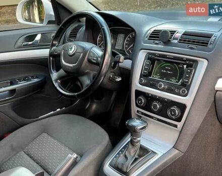 Білий Шкода Октавія, об'ємом двигуна 1.6 л та пробігом 260 тис. км за 7450 $, фото 7 на Automoto.ua