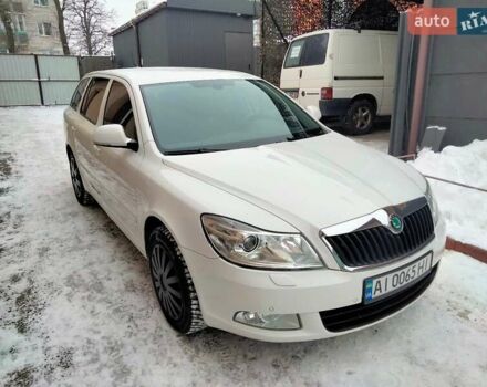 Шкода Октавия 2011 в Ирпене на Automoto.ua Белый Шкода Октавия, объемом двигателя 2 л и пробегом 299 тыс. км за 9000 $, фото 8 на Automoto.ua