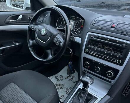 Білий Шкода Октавія, об'ємом двигуна 1.6 л та пробігом 244 тис. км за 7800 $, фото 8 на Automoto.ua