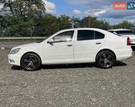 Шкода Октавия 2011 в Хусте на Automoto.ua Белый Шкода Октавия, объемом двигателя 1.6 л и пробегом 327 тыс. км за 7550 $, фото 5 на Automoto.ua