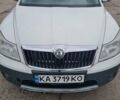 Белый Шкода Октавия, объемом двигателя 1.8 л и пробегом 255 тыс. км за 8000 $, фото 1 на Automoto.ua
