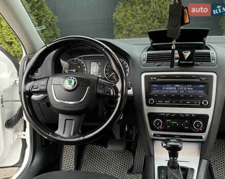 Белый Шкода Октавия, объемом двигателя 1.6 л и пробегом 271 тыс. км за 7950 $, фото 43 на Automoto.ua