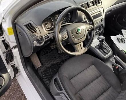 Білий Шкода Октавія, об'ємом двигуна 1.8 л та пробігом 250 тис. км за 7700 $, фото 3 на Automoto.ua