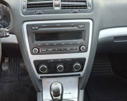 Білий Шкода Октавія, об'ємом двигуна 1.6 л та пробігом 333 тис. км за 7700 $, фото 4 на Automoto.ua