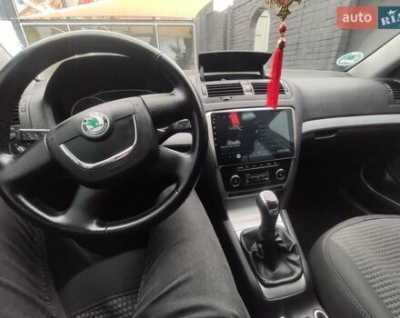 Белый Шкода Октавия, объемом двигателя 1.6 л и пробегом 301 тыс. км за 8600 $, фото 9 на Automoto.ua