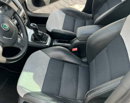 Белый Шкода Октавия, объемом двигателя 2 л и пробегом 176 тыс. км за 8000 $, фото 6 на Automoto.ua