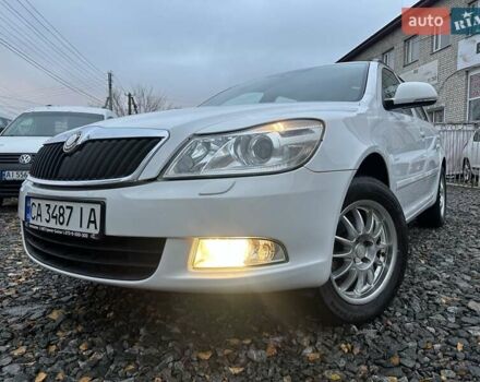 Білий Шкода Октавія, об'ємом двигуна 1.6 л та пробігом 244 тис. км за 7800 $, фото 1 на Automoto.ua