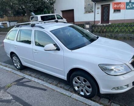 Белый Шкода Октавия, объемом двигателя 1.6 л и пробегом 240 тыс. км за 8615 $, фото 1 на Automoto.ua