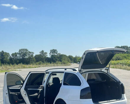 Білий Шкода Октавія, об'ємом двигуна 1.6 л та пробігом 249 тис. км за 7400 $, фото 9 на Automoto.ua