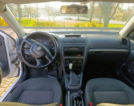 Белый Шкода Октавия, объемом двигателя 1.4 л и пробегом 400 тыс. км за 5700 $, фото 4 на Automoto.ua