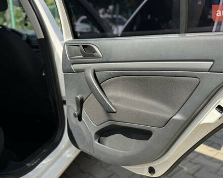Білий Шкода Октавія, об'ємом двигуна 1.6 л та пробігом 293 тис. км за 7500 $, фото 24 на Automoto.ua