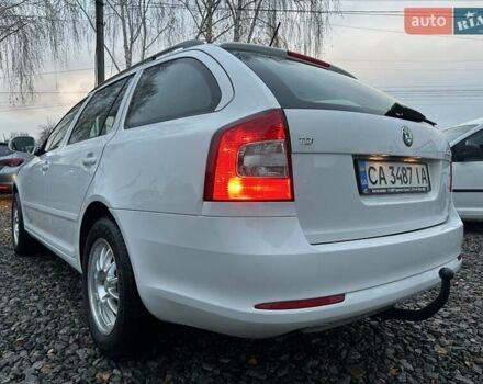 Білий Шкода Октавія, об'ємом двигуна 1.6 л та пробігом 244 тис. км за 7800 $, фото 3 на Automoto.ua