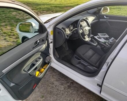 Білий Шкода Октавія, об'ємом двигуна 1.8 л та пробігом 250 тис. км за 8000 $, фото 10 на Automoto.ua