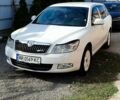 Белый Шкода Октавия, объемом двигателя 1.6 л и пробегом 204 тыс. км за 8800 $, фото 1 на Automoto.ua
