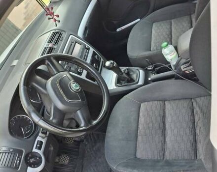 Білий Шкода Октавія, об'ємом двигуна 1.6 л та пробігом 333 тис. км за 7700 $, фото 3 на Automoto.ua