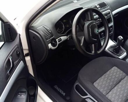 Белый Шкода Октавия, объемом двигателя 1.8 л и пробегом 159 тыс. км за 8500 $, фото 12 на Automoto.ua