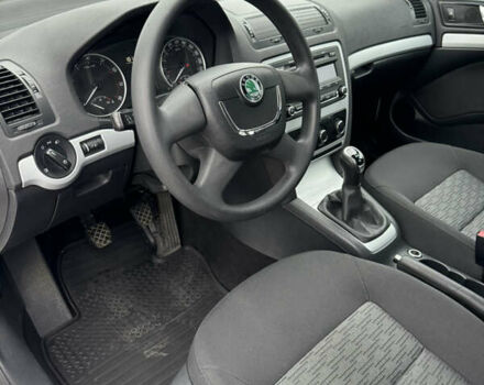 Білий Шкода Октавія, об'ємом двигуна 1.6 л та пробігом 183 тис. км за 7400 $, фото 22 на Automoto.ua