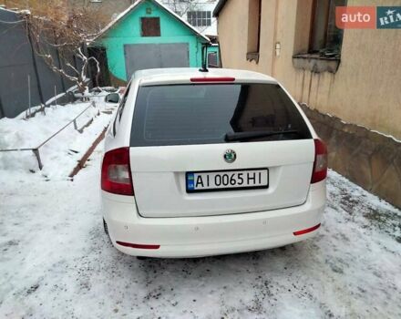 Шкода Октавия 2011 в Ирпене на Automoto.ua Белый Шкода Октавия, объемом двигателя 2 л и пробегом 299 тыс. км за 9000 $, фото 3 на Automoto.ua