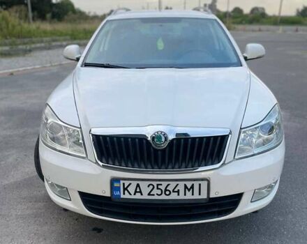Белый Шкода Октавия, объемом двигателя 1.8 л и пробегом 196 тыс. км за 8900 $, фото 1 на Automoto.ua
