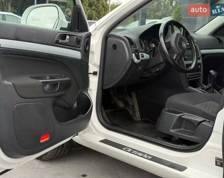 Белый Шкода Октавия, объемом двигателя 1.8 л и пробегом 208 тыс. км за 8700 $, фото 11 на Automoto.ua
