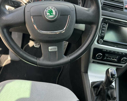 Белый Шкода Октавия, объемом двигателя 2 л и пробегом 176 тыс. км за 8000 $, фото 2 на Automoto.ua