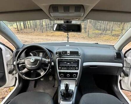 Шкода Октавия 2011 в Сарнах на Automoto.ua Белый Шкода Октавия, объемом двигателя 1.6 л и пробегом 336 тыс. км за 7400 $, фото 8 на Automoto.ua