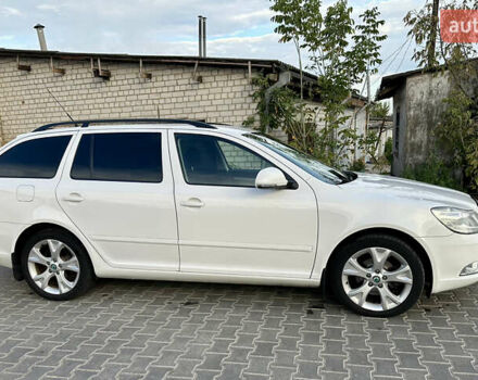 Белый Шкода Октавия, объемом двигателя 1.6 л и пробегом 235 тыс. км за 8000 $, фото 1 на Automoto.ua