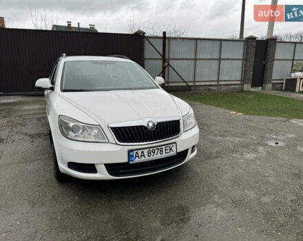 Білий Шкода Октавія, об'ємом двигуна 1.6 л та пробігом 183 тис. км за 7400 $, фото 17 на Automoto.ua
