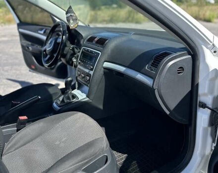 Білий Шкода Октавія, об'ємом двигуна 1.6 л та пробігом 249 тис. км за 7400 $, фото 15 на Automoto.ua