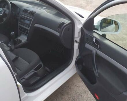 Білий Шкода Октавія, об'ємом двигуна 1.6 л та пробігом 220 тис. км за 7600 $, фото 6 на Automoto.ua