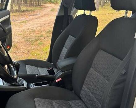 Шкода Октавия 2011 в Сарнах на Automoto.ua Белый Шкода Октавия, объемом двигателя 1.6 л и пробегом 336 тыс. км за 7400 $, фото 9 на Automoto.ua