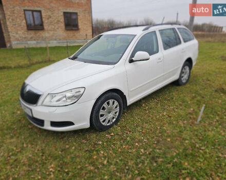 Белый Шкода Октавия, объемом двигателя 1.6 л и пробегом 380 тыс. км за 7500 $, фото 4 на Automoto.ua