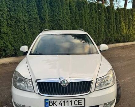 Шкода Октавия 2011 в Сарнах на Automoto.ua Белый Шкода Октавия, объемом двигателя 1.6 л и пробегом 336 тыс. км за 7400 $, фото 1 на Automoto.ua