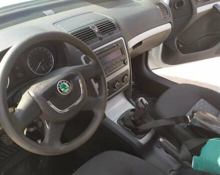 Білий Шкода Октавія, об'ємом двигуна 1.6 л та пробігом 220 тис. км за 7600 $, фото 2 на Automoto.ua