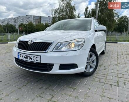 Белый Шкода Октавия, объемом двигателя 1.6 л и пробегом 220 тыс. км за 7900 $, фото 1 на Automoto.ua