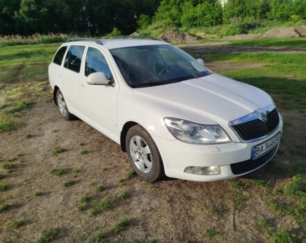Білий Шкода Октавія, об'ємом двигуна 1.8 л та пробігом 250 тис. км за 8000 $, фото 7 на Automoto.ua