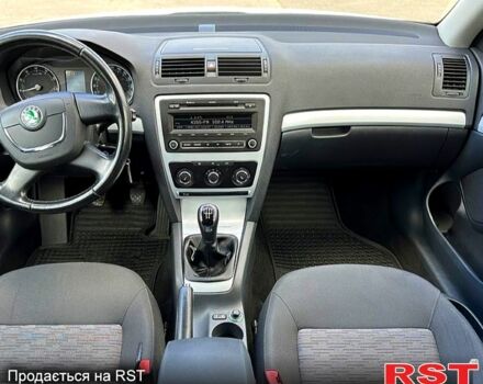 Белый Шкода Октавия, объемом двигателя 1.6 л и пробегом 220 тыс. км за 7500 $, фото 2 на Automoto.ua